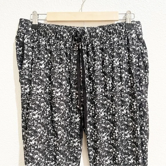 Lululemon- Jet Crop Shimmy Shimmer Sequin Graphic Luxetreme Pants- 6